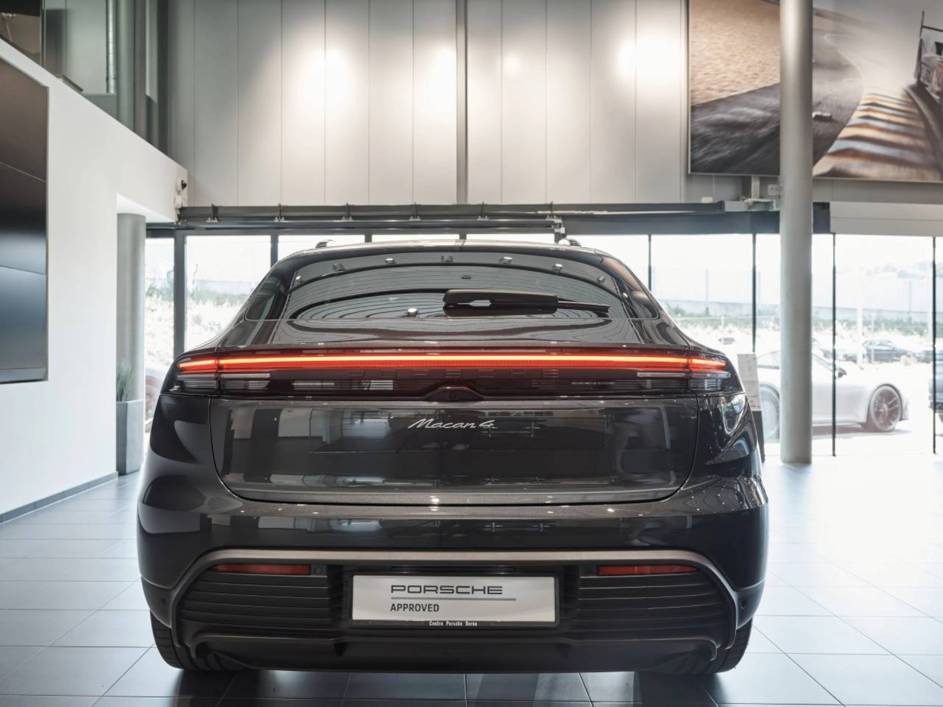 PORSCHE Macan 4-image-5