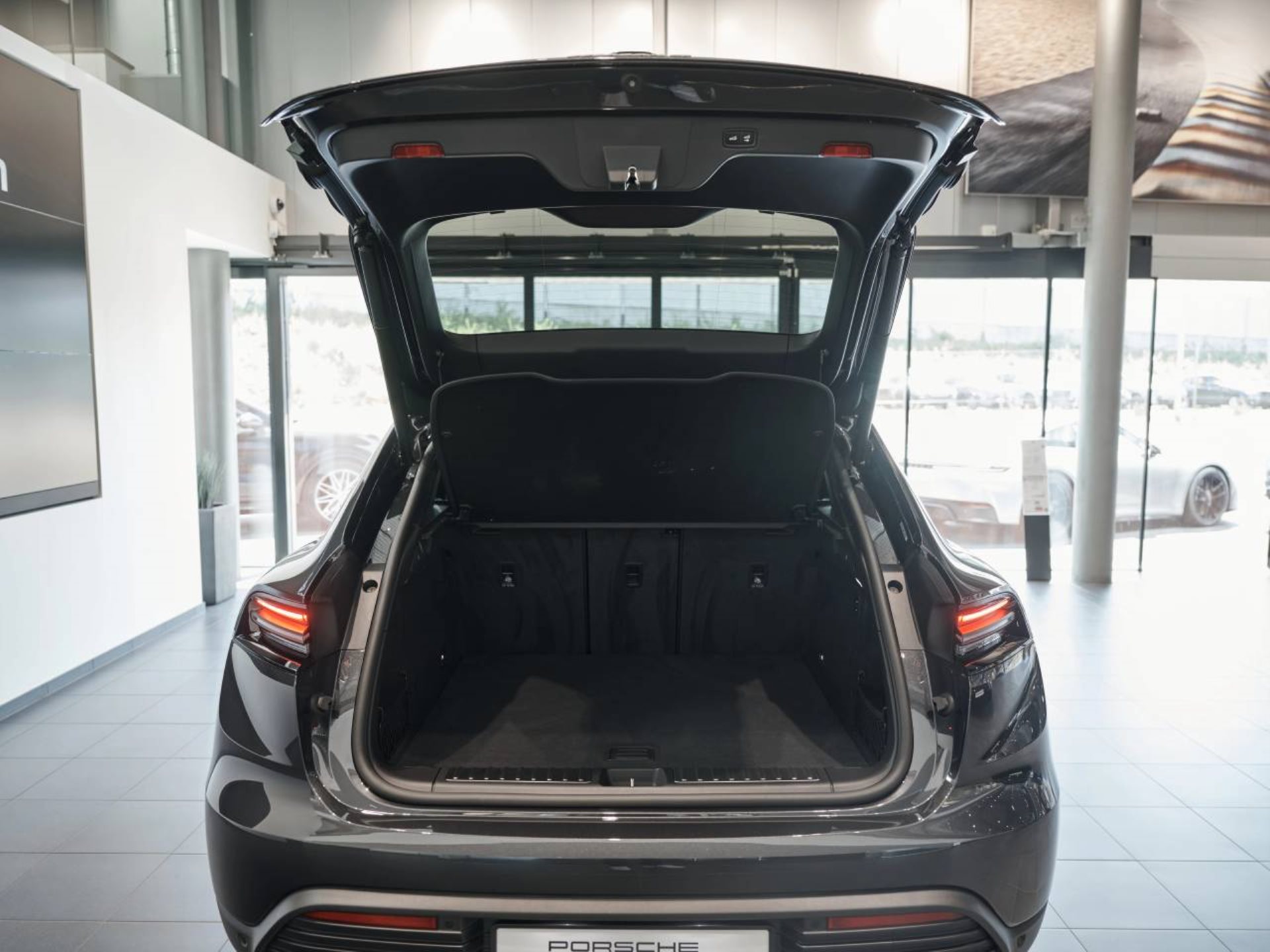 PORSCHE Macan 4-image-12