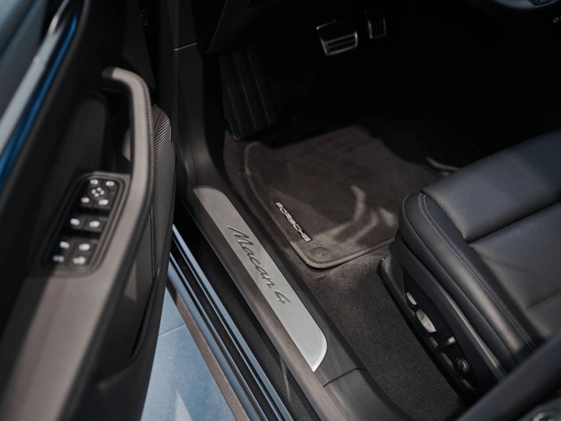 PORSCHE Macan 4-image-21