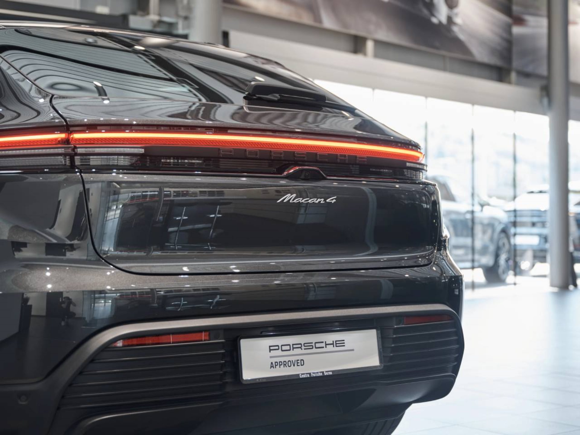 PORSCHE Macan 4-image-27