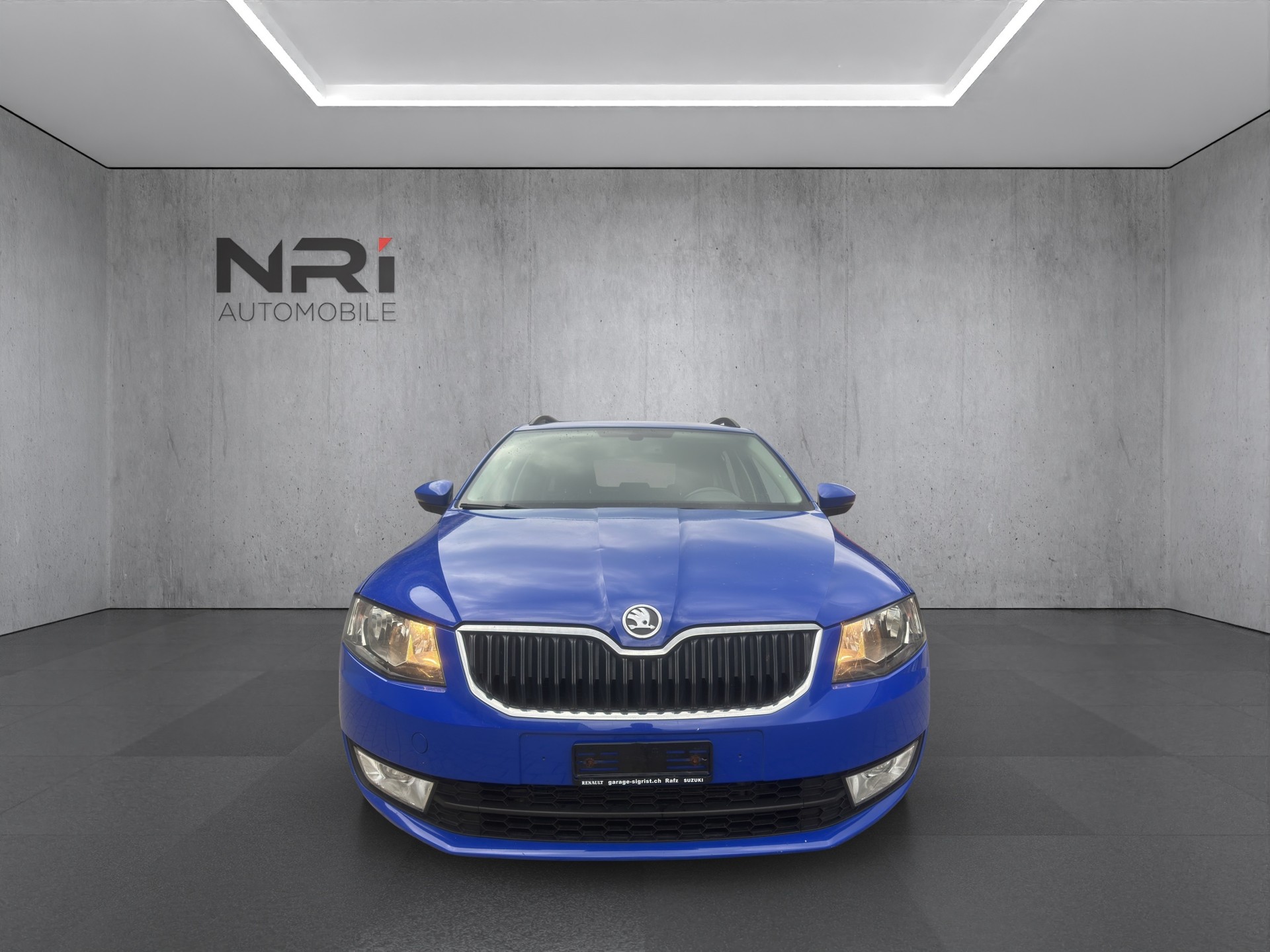 SKODA Octavia Combi 1.6 TDI Active DSG-image-1