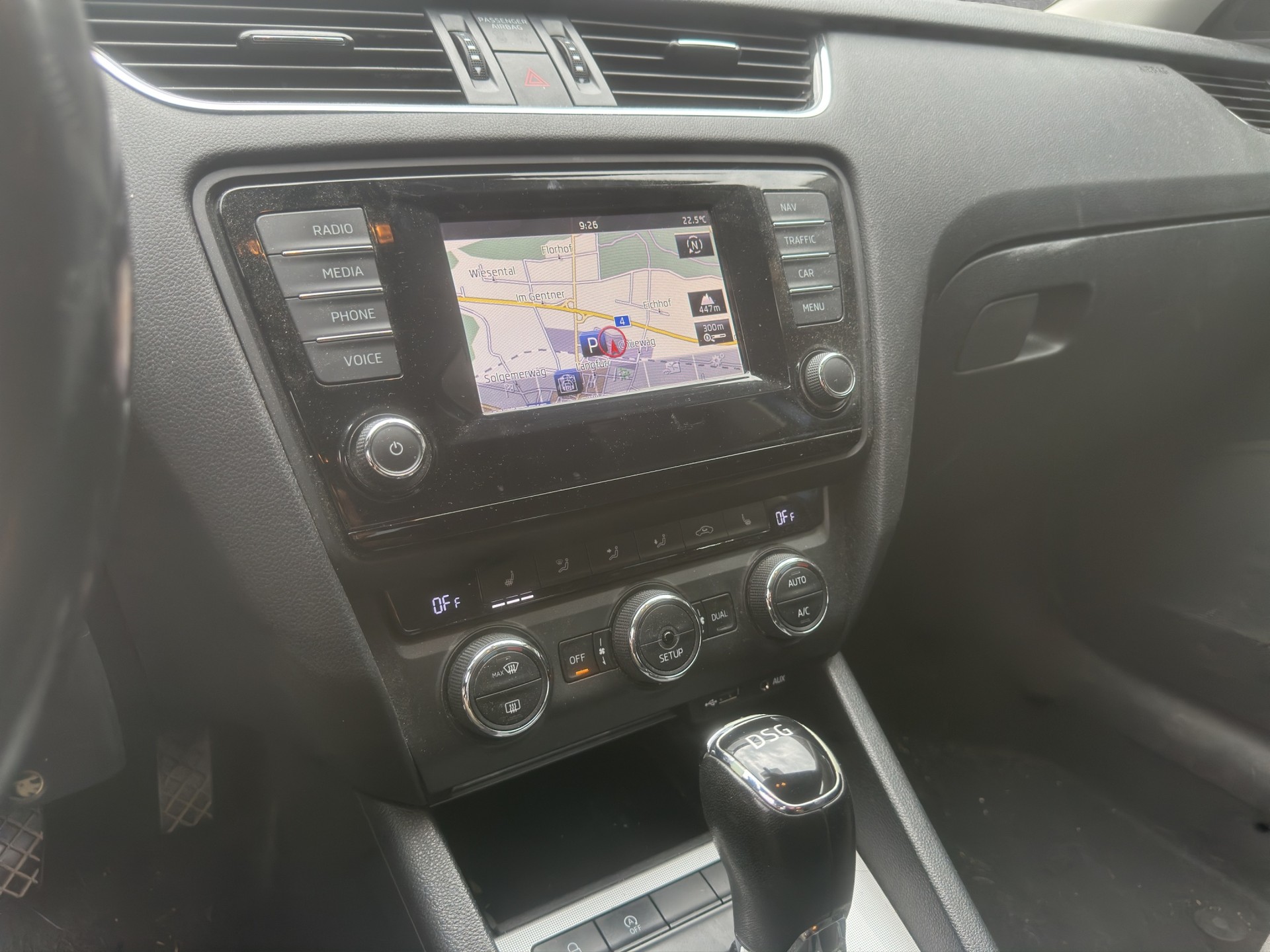 SKODA Octavia Combi 1.6 TDI Active DSG-image-11