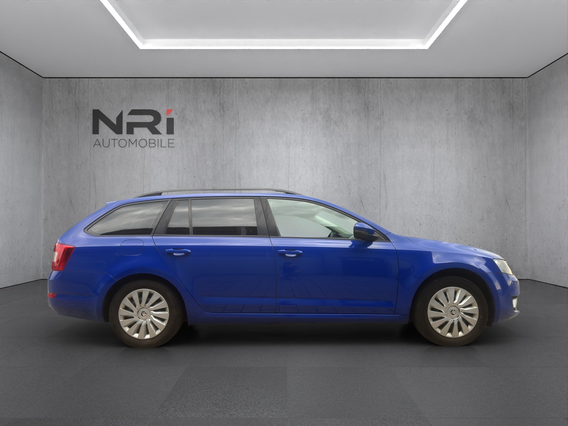 SKODA Octavia Combi 1.6 TDI Active DSG-image-3