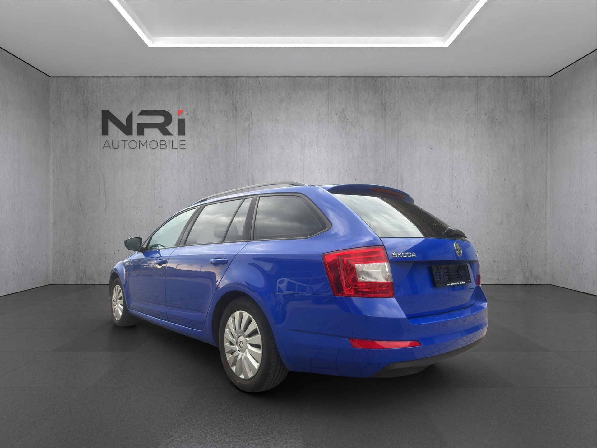 SKODA Octavia Combi 1.6 TDI Active DSG-image-6