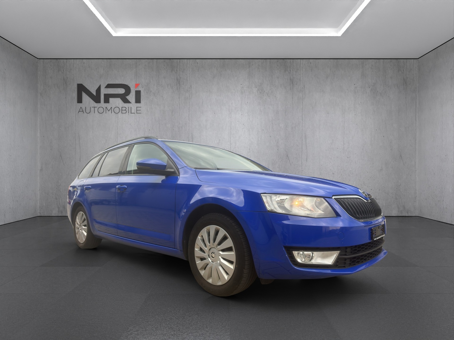 SKODA Octavia Combi 1.6 TDI Active DSG-image-2