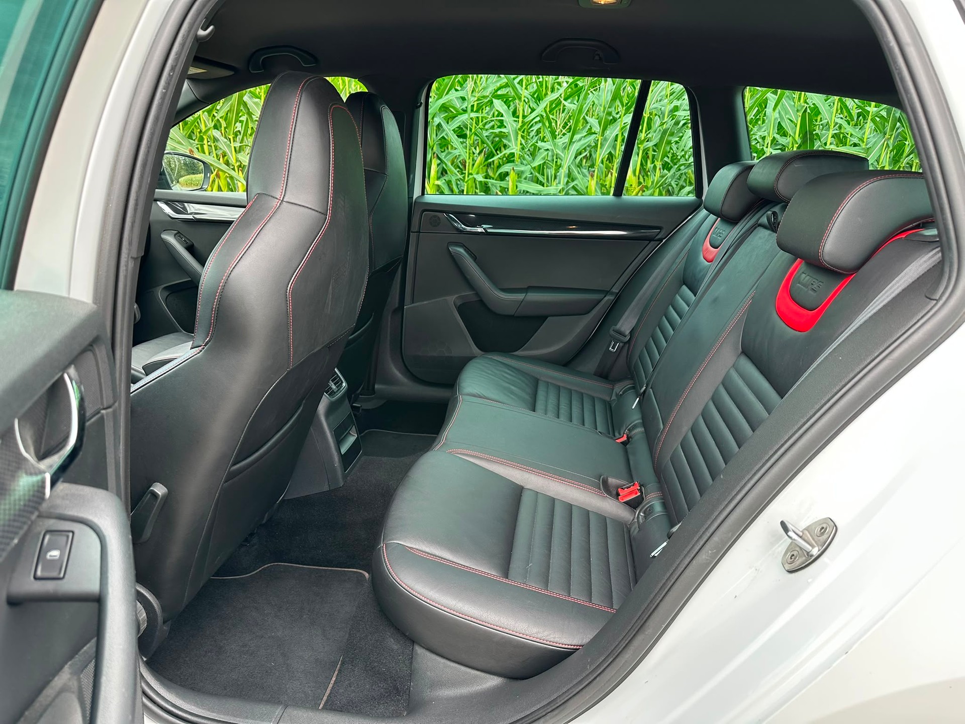 SKODA Octavia Combi 2.0 TSI RS DSG-image-12