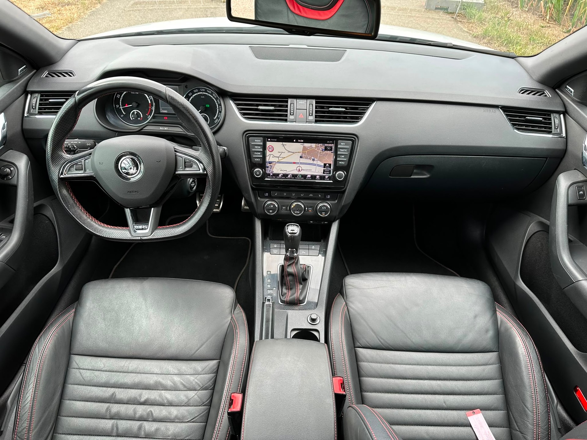 SKODA Octavia Combi 2.0 TSI RS DSG-image-9