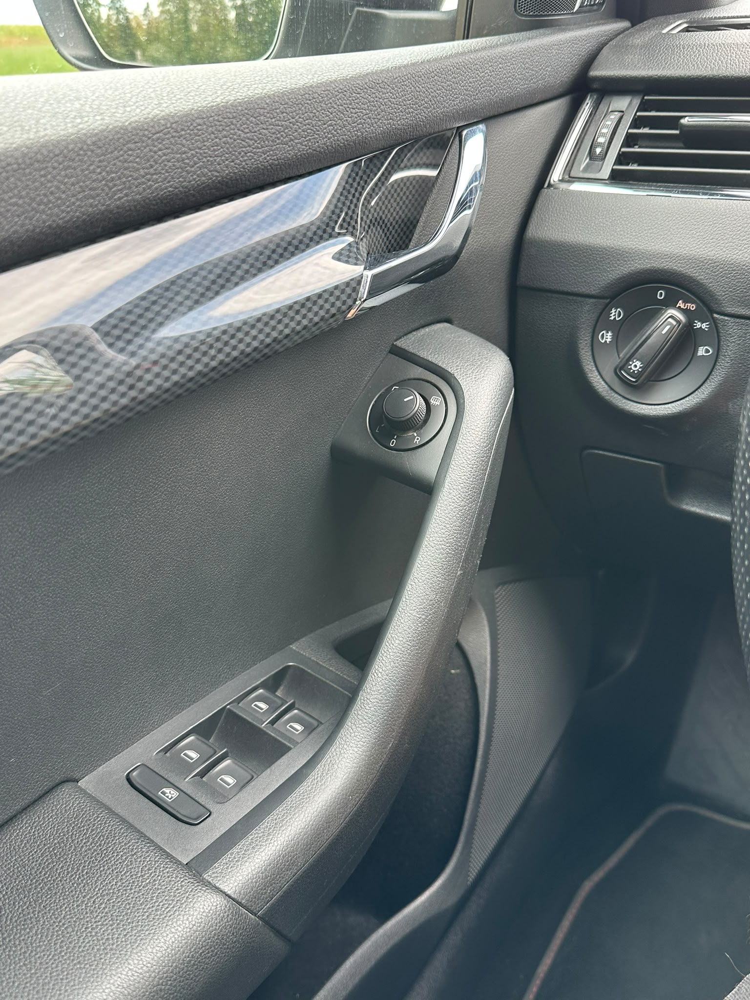 SKODA Octavia Combi 2.0 TSI RS DSG-image-26