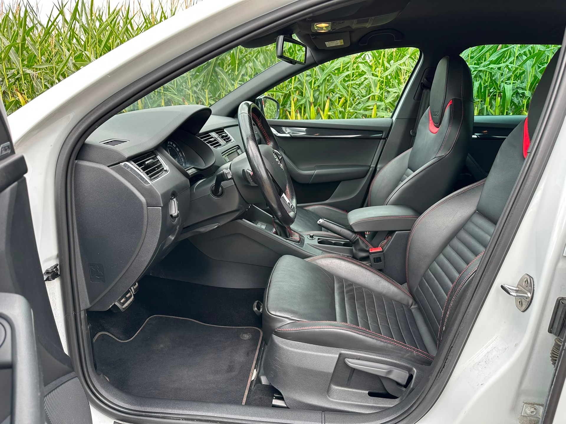 SKODA Octavia Combi 2.0 TSI RS DSG-image-10