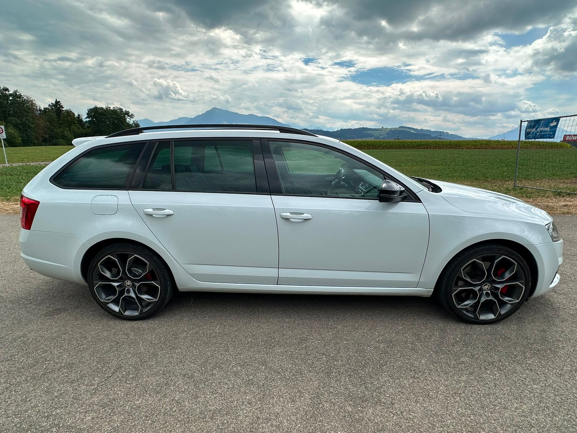 SKODA Octavia Combi 2.0 TSI RS DSG-image-4