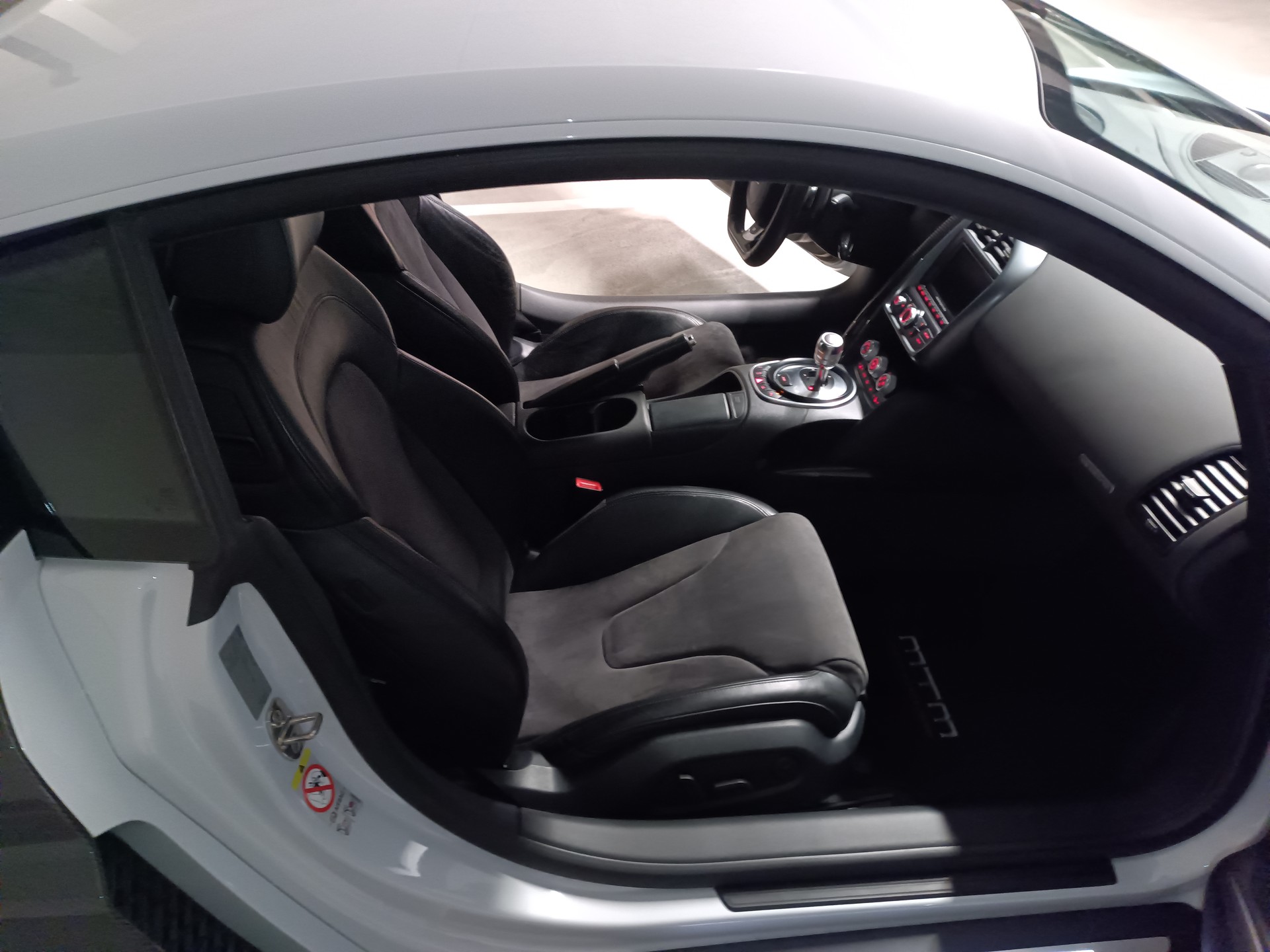 AUDI 5.2 FSI V10 quattro R-Tronic-image-8