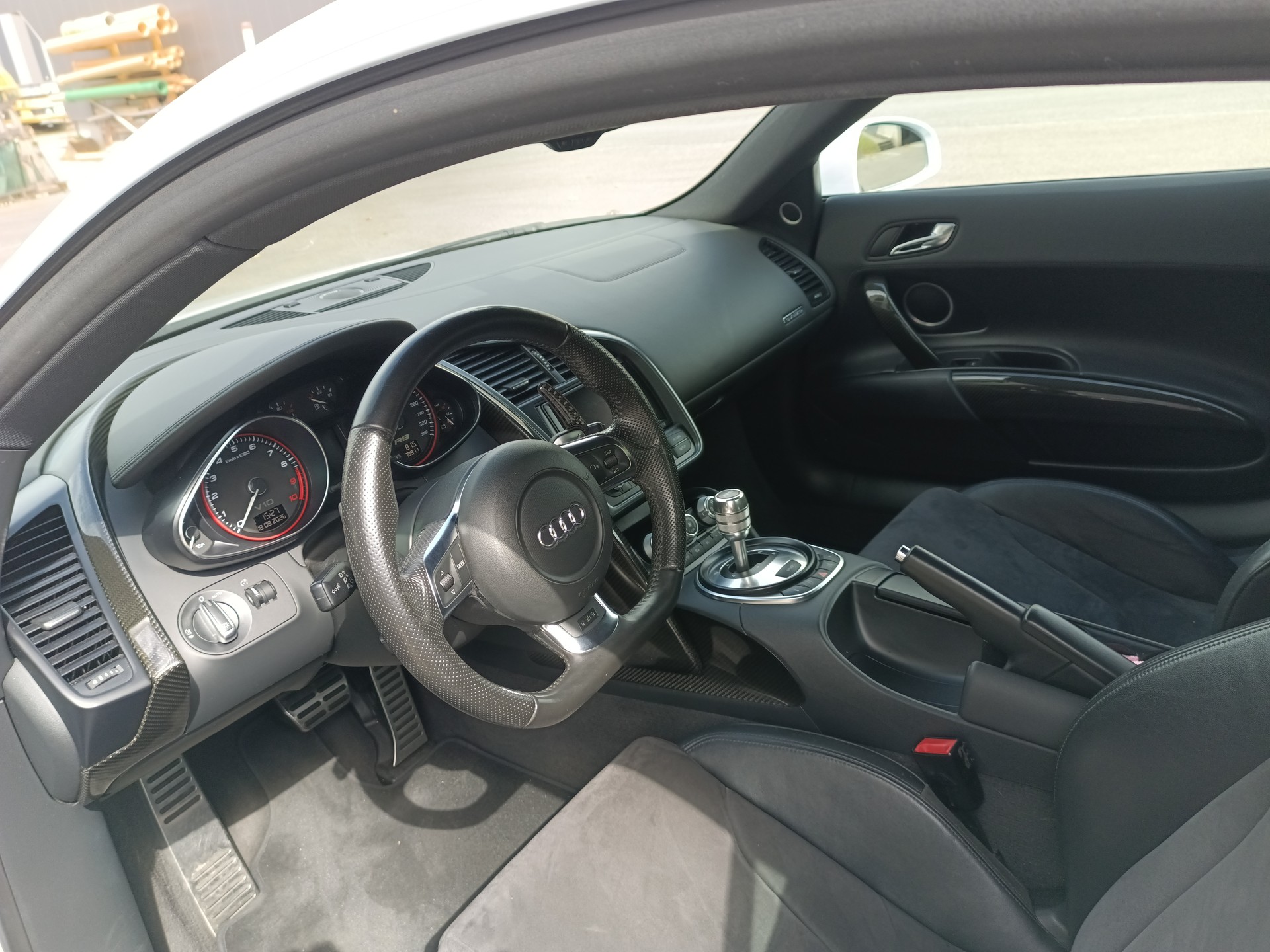 AUDI 5.2 FSI V10 quattro R-Tronic-image-3