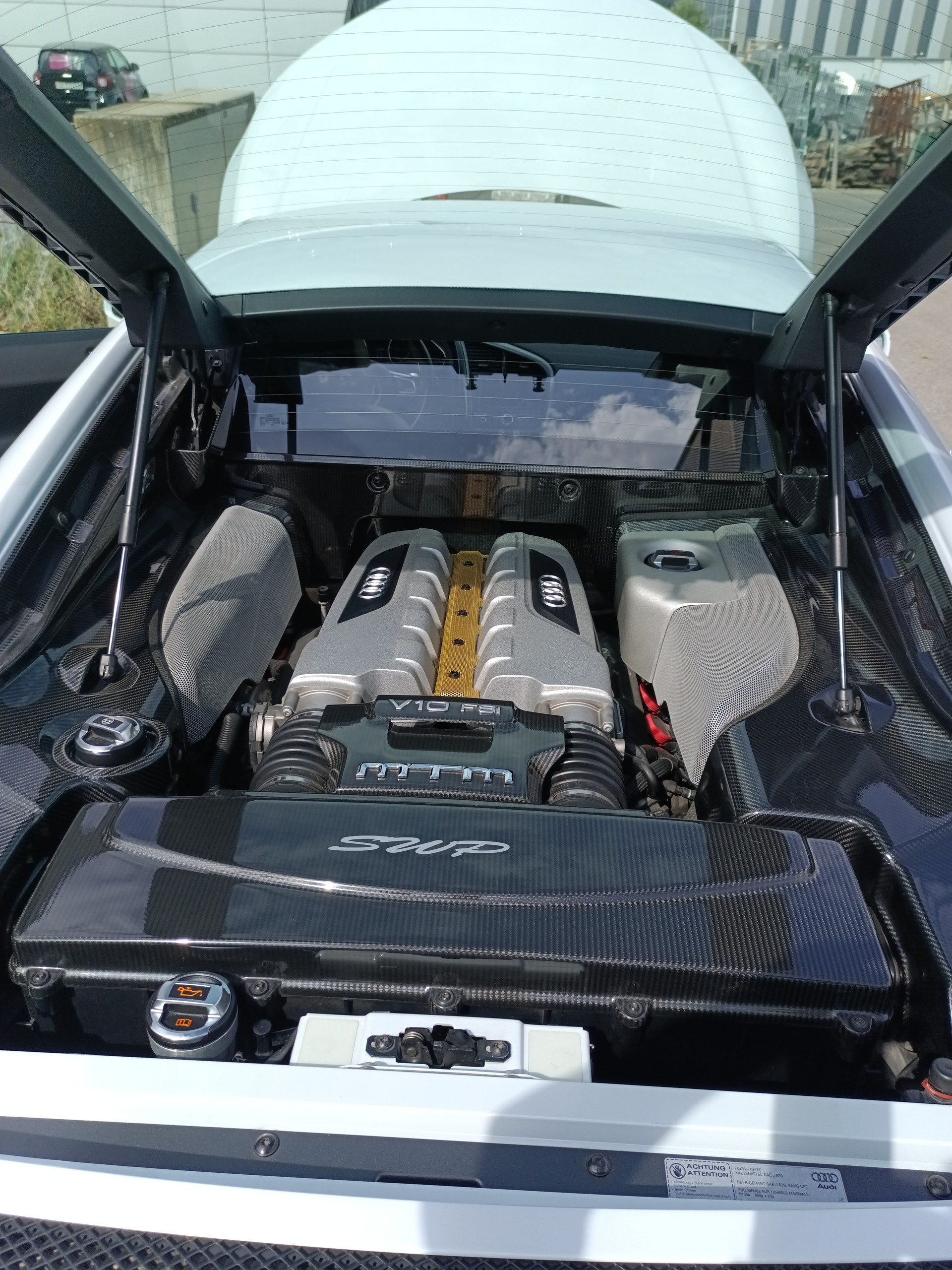AUDI 5.2 FSI V10 quattro R-Tronic-image-2