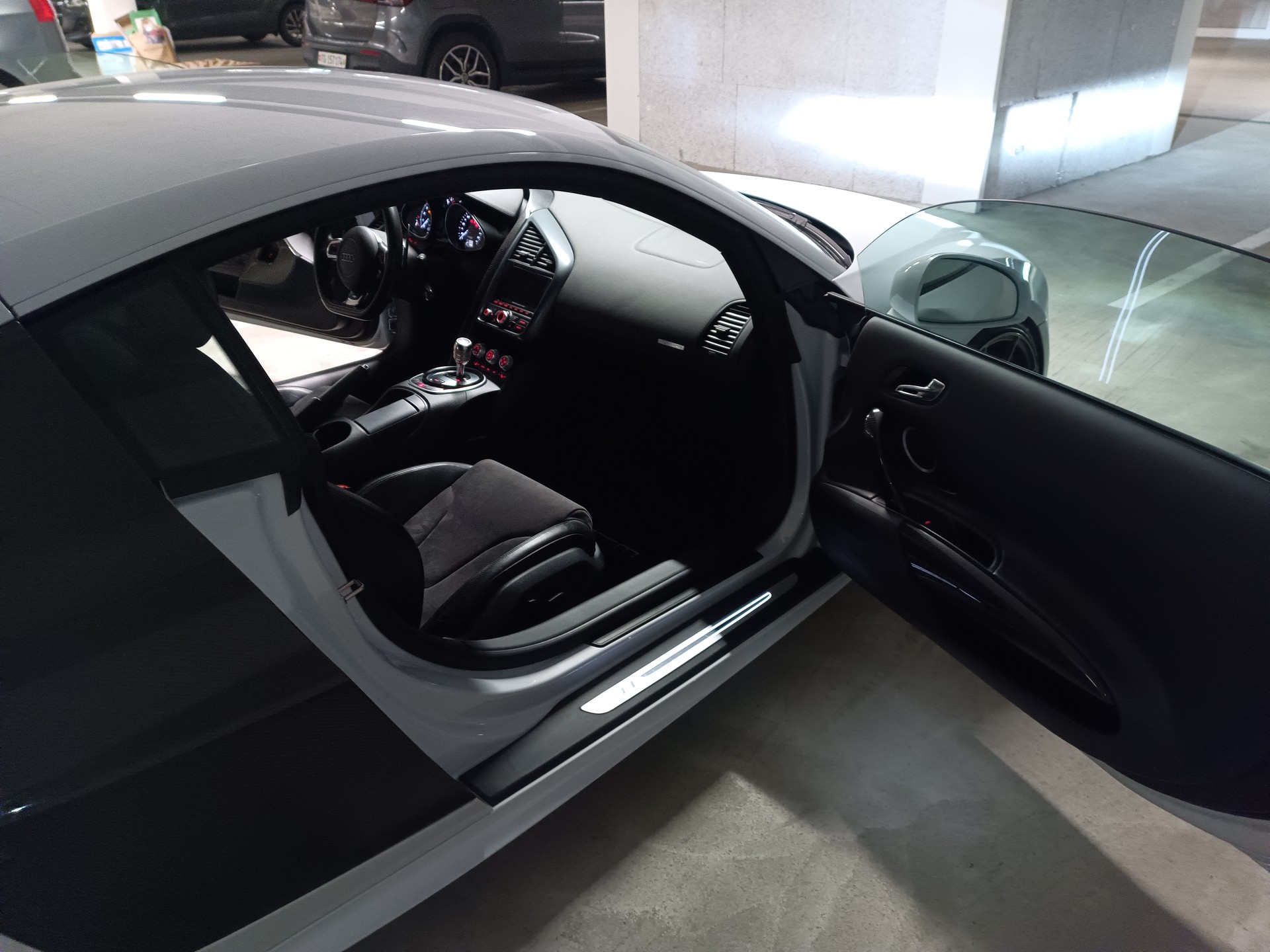 AUDI 5.2 FSI V10 quattro R-Tronic-image-7