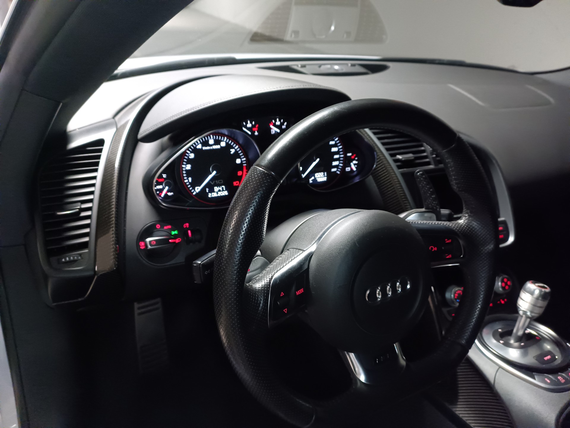 AUDI 5.2 FSI V10 quattro R-Tronic-image-5