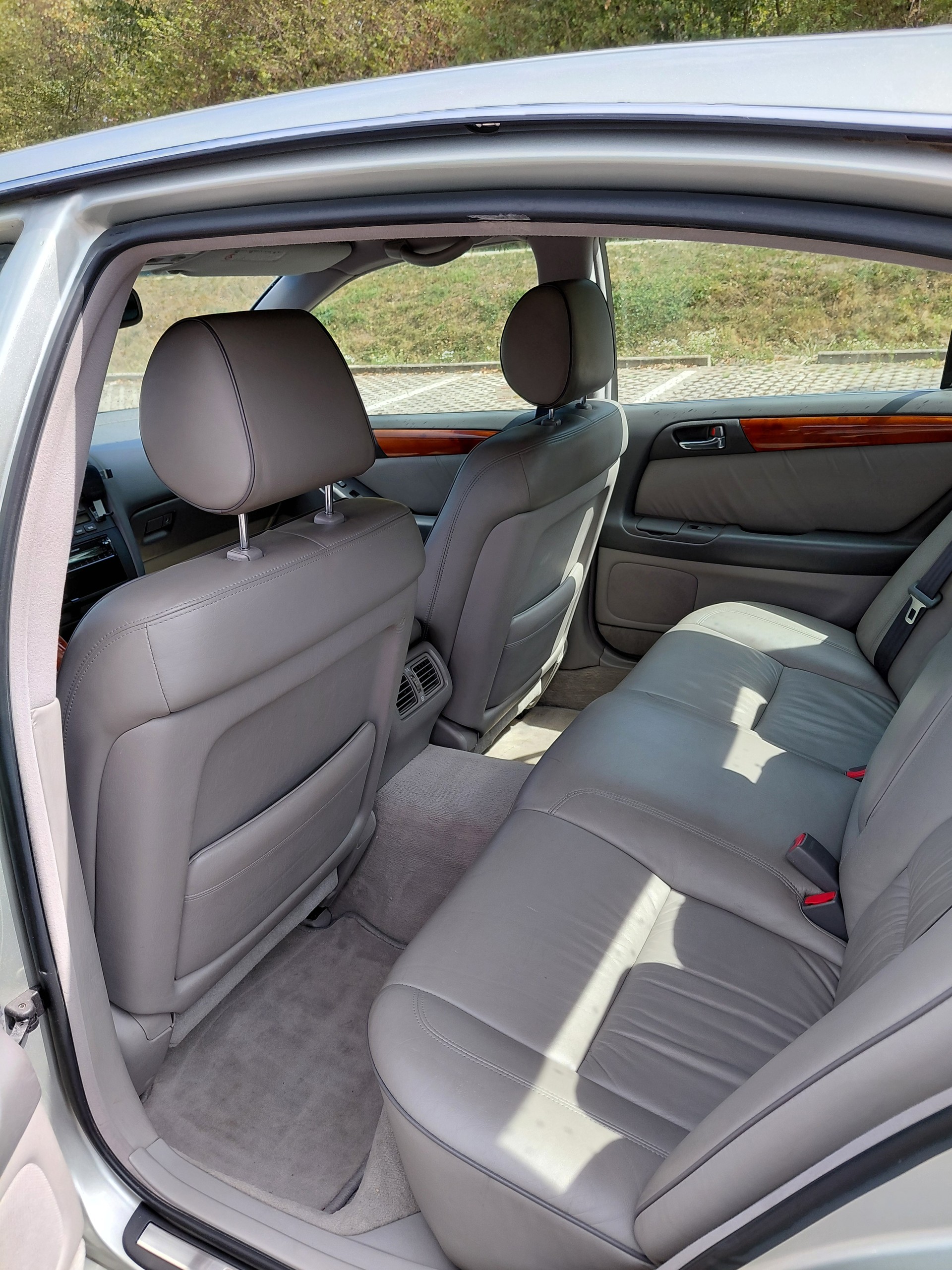 LEXUS 300-image-2