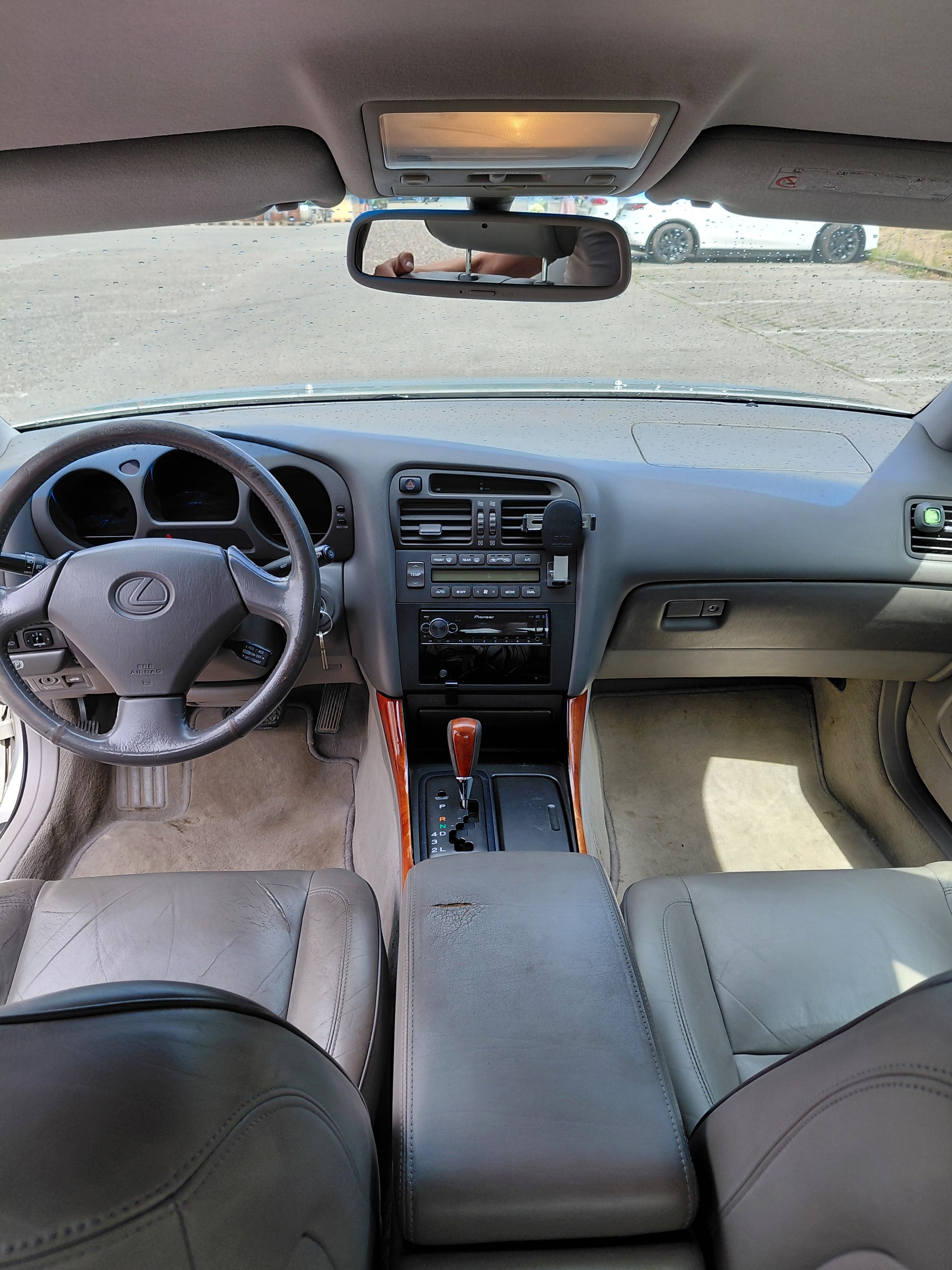 LEXUS 300-image-1