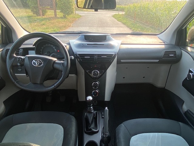 TOYOTA iQ 1.0 VVT-i Luna-image-4