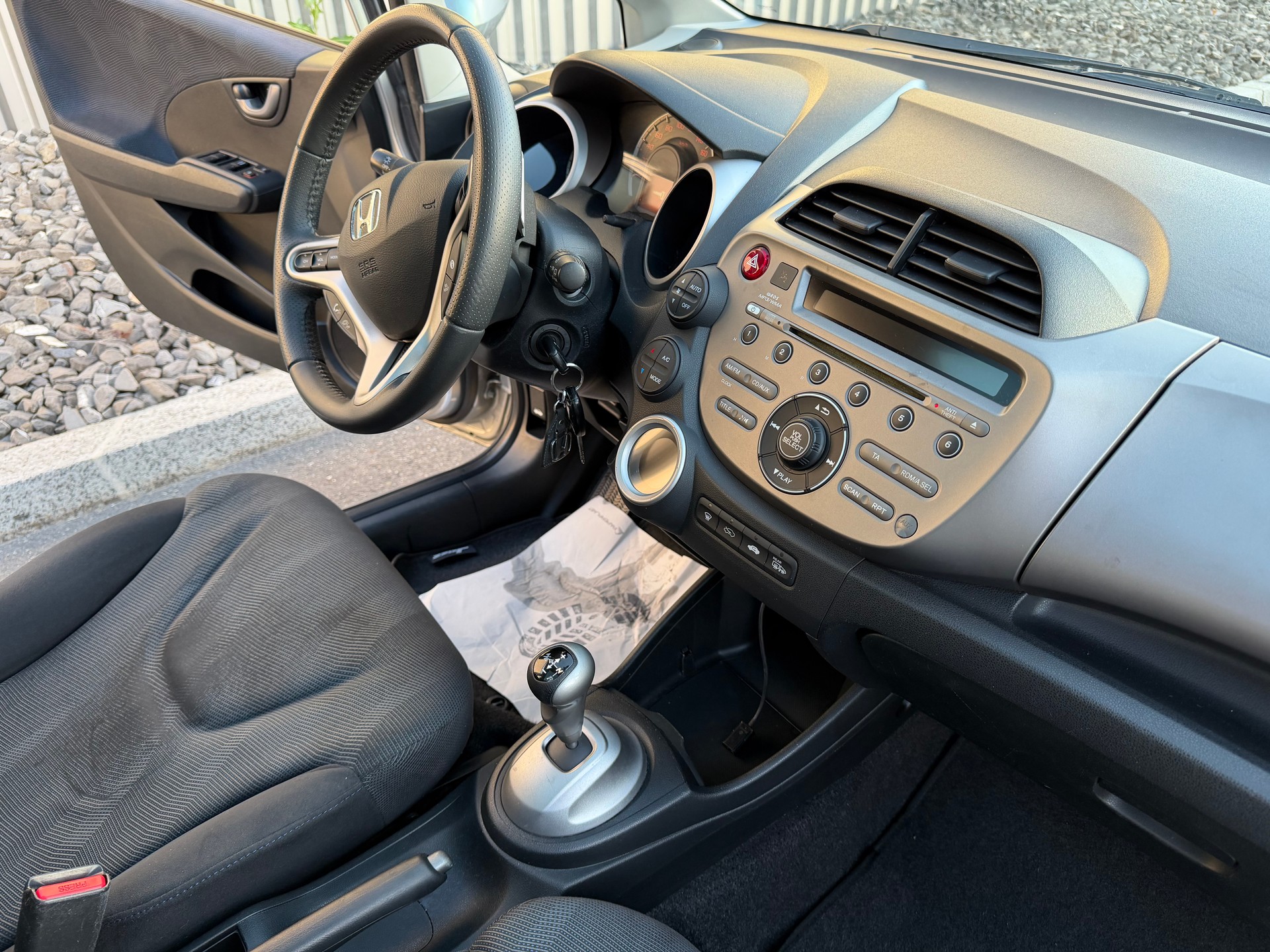 HONDA Jazz 1.4i Elegance i-Shift AUTOMATIQUE-image-17
