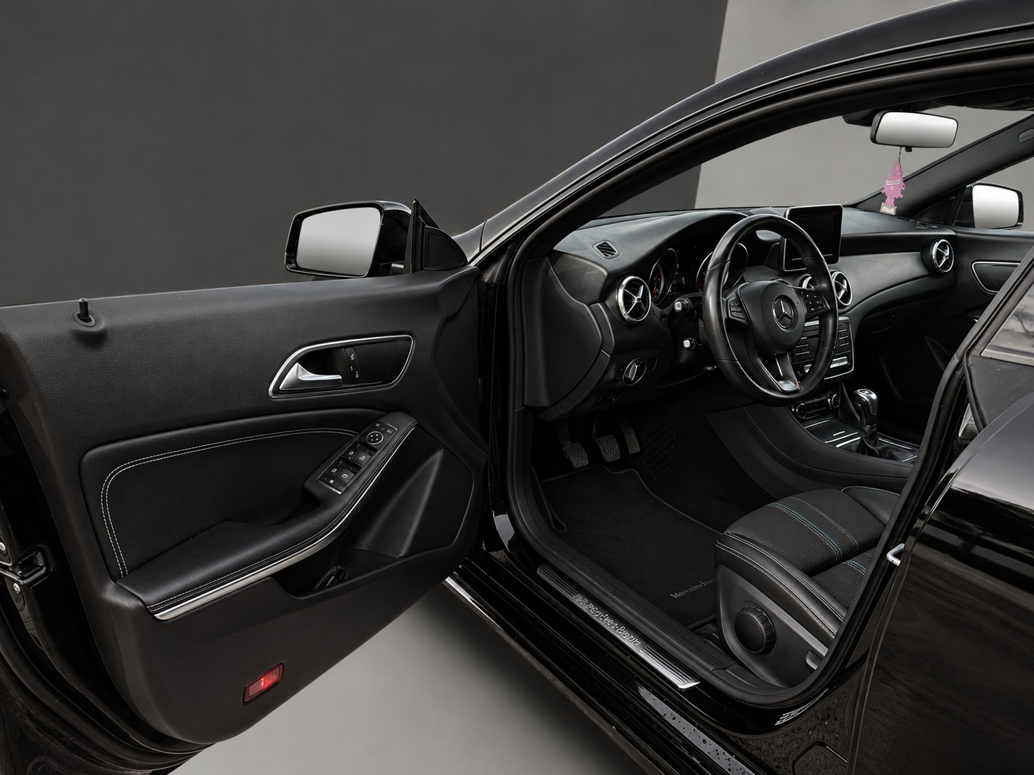 MERCEDES-BENZ CLA Shooting Brake 200 d Night Star-image-12