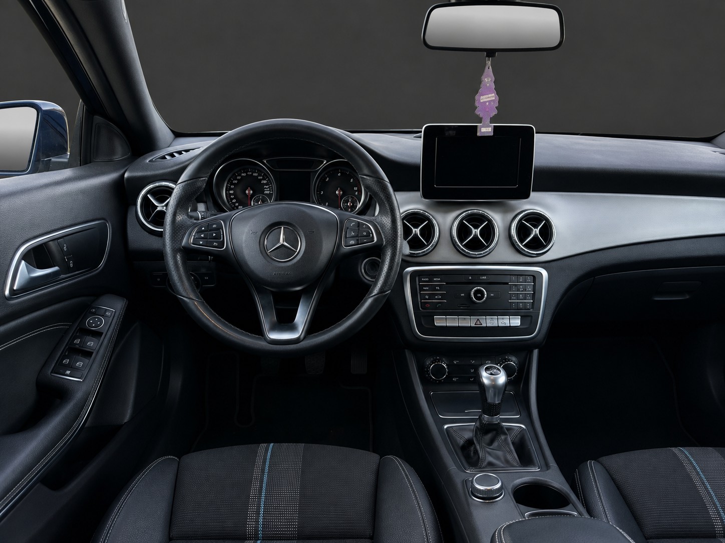 MERCEDES-BENZ CLA Shooting Brake 200 d Night Star-image-11