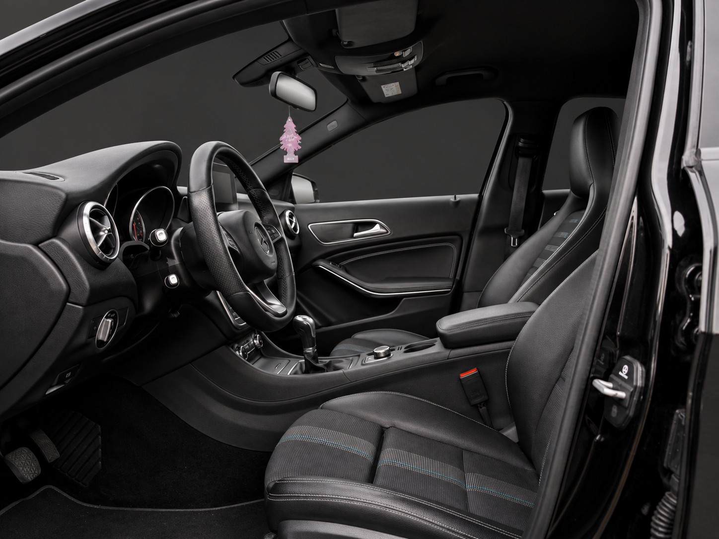 MERCEDES-BENZ CLA Shooting Brake 200 d Night Star-image-9