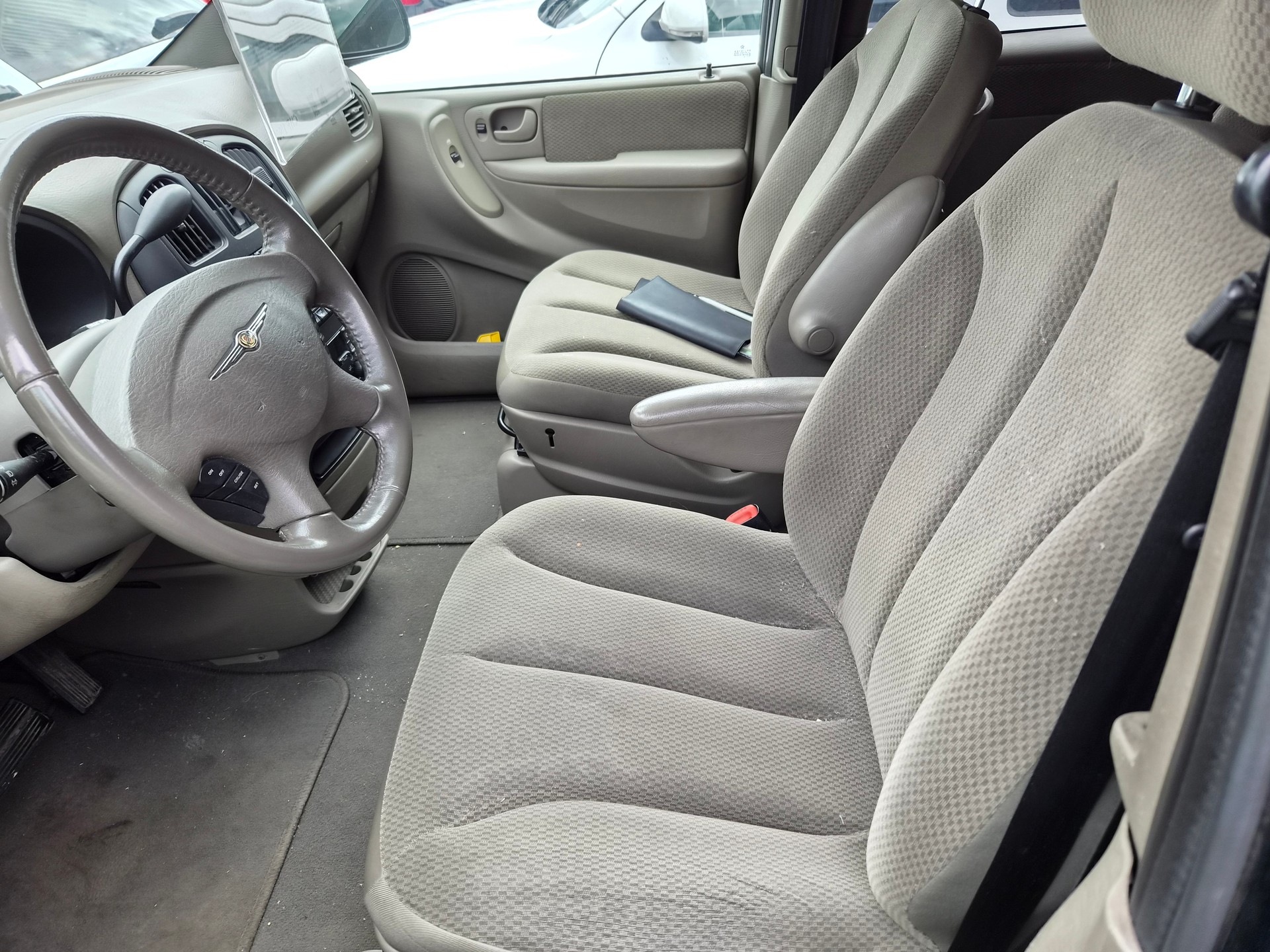 CHRYSLER Voyager 2.8 CRD SE Automatic-image-3