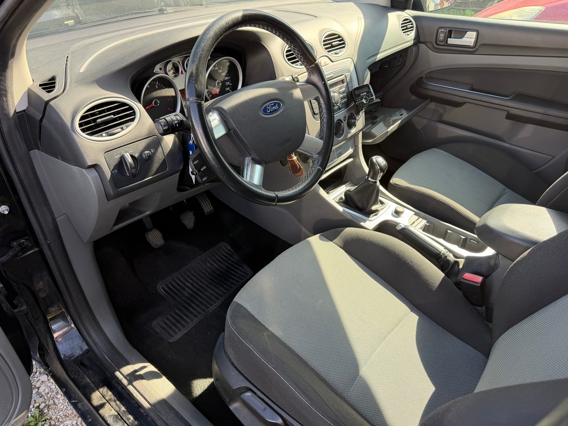 FORD Focus 1.6i VCT Carving-image-4