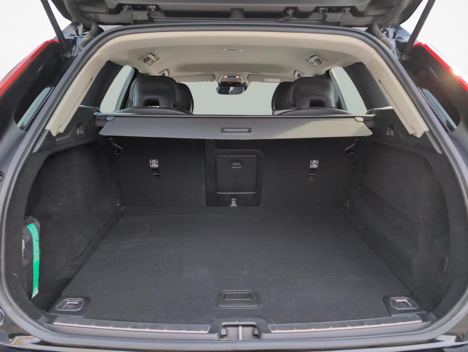VOLVO XC60 2.0 T5 Inscription AWD-image-12