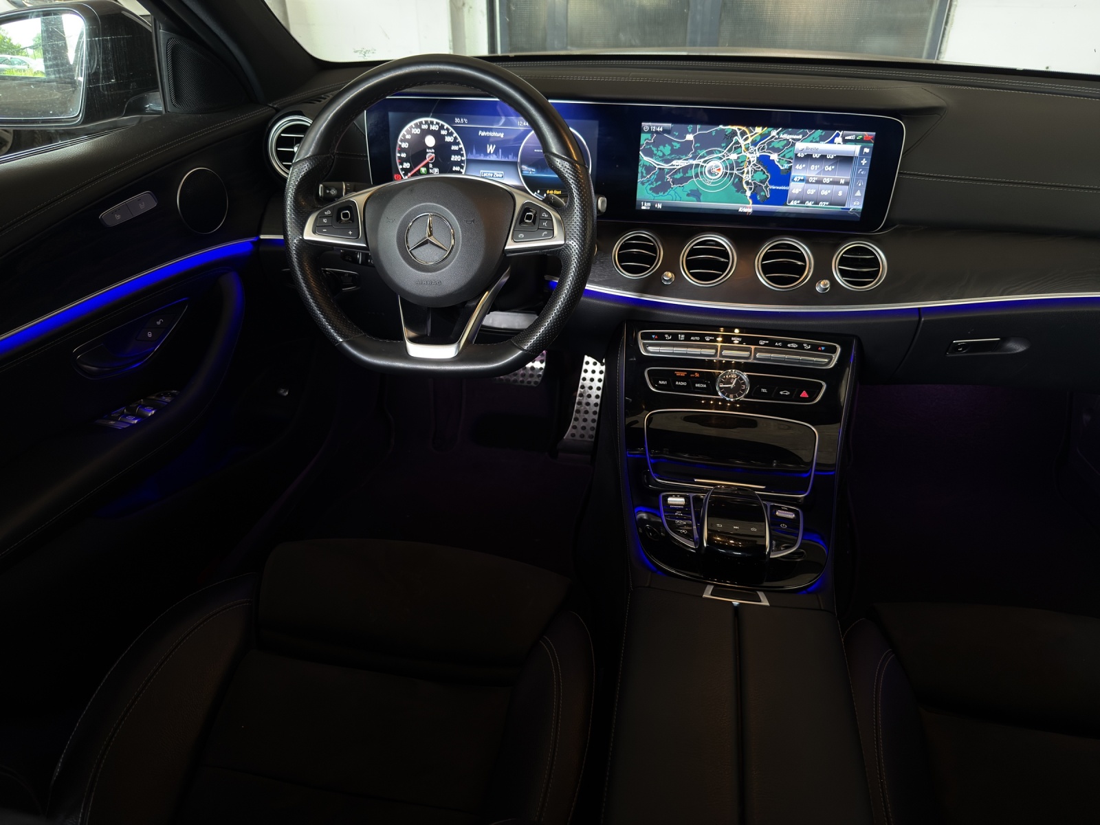 MERCEDES-BENZ E 350 d AMG Line 9G-Tronic-image-20