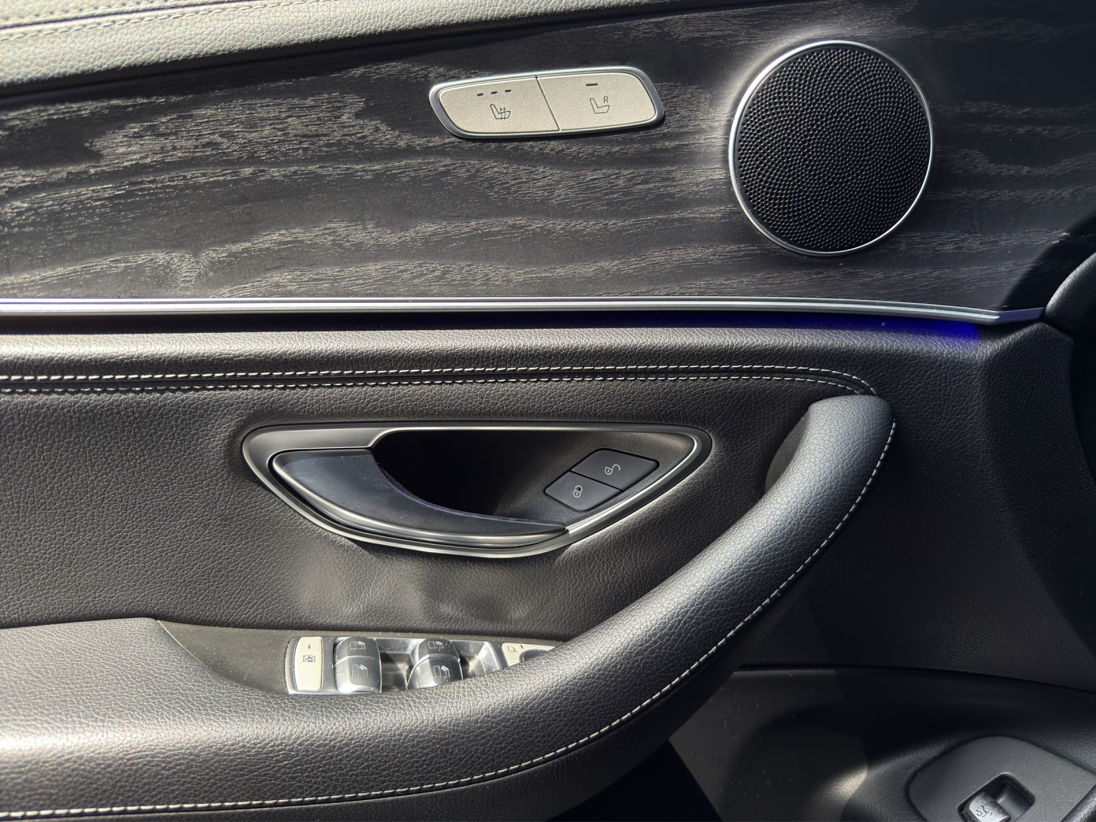 MERCEDES-BENZ E 350 d AMG Line 9G-Tronic-image-11