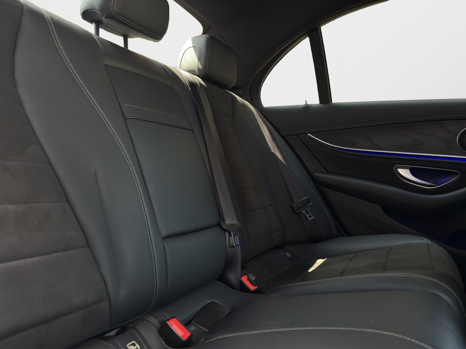 MERCEDES-BENZ E 350 d AMG Line 9G-Tronic-image-16