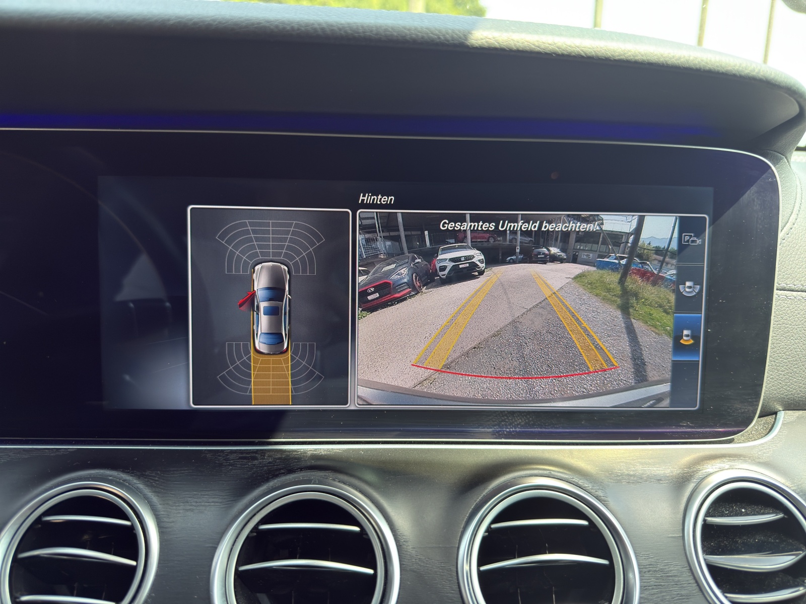 MERCEDES-BENZ E 350 d AMG Line 9G-Tronic-image-22