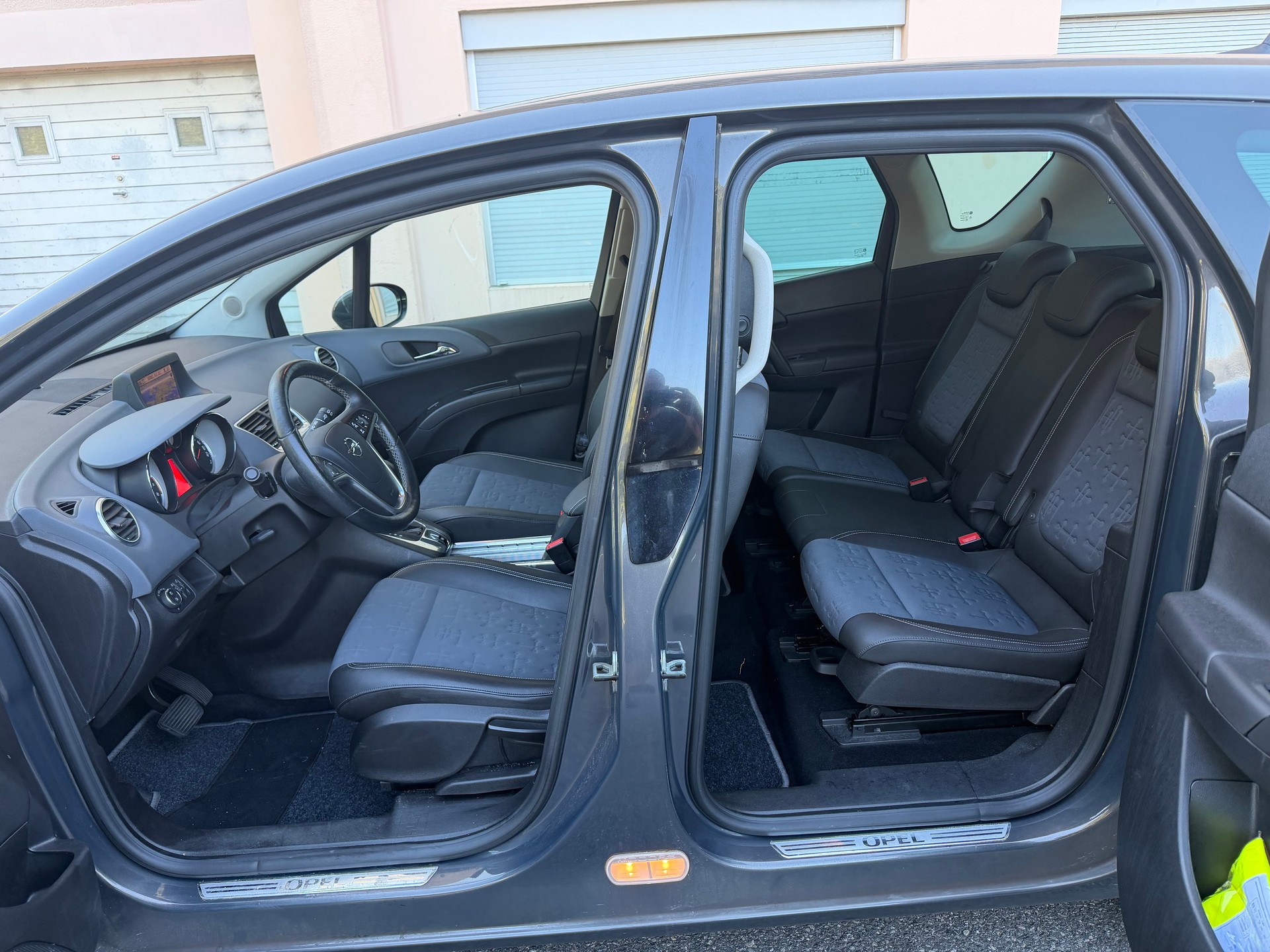 OPEL Meriva 1.4 Turbo Active Edition Automatic-image-9