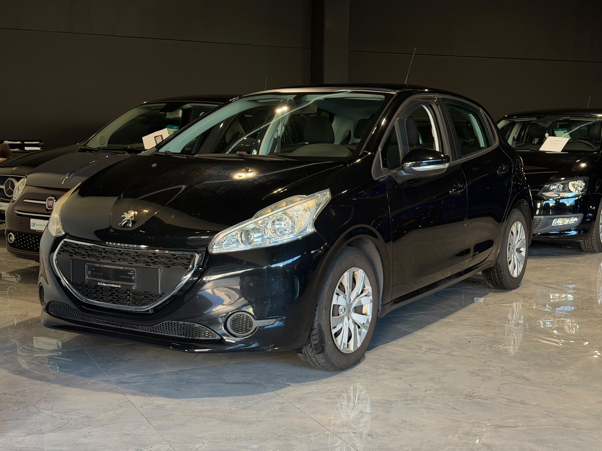 PEUGEOT 208 1.2 VTI Style-image-0