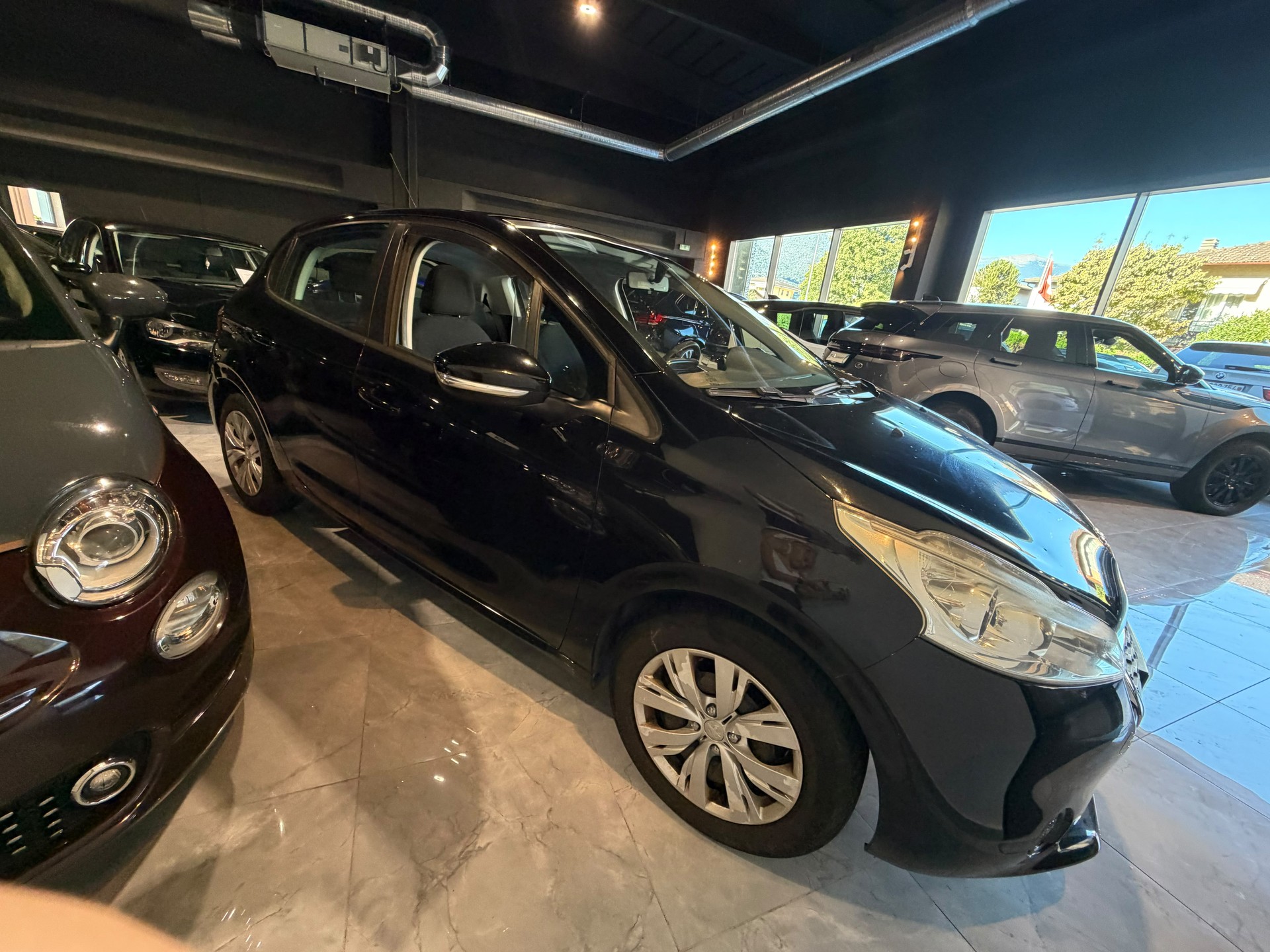 PEUGEOT 208 1.2 VTI Style-image-2