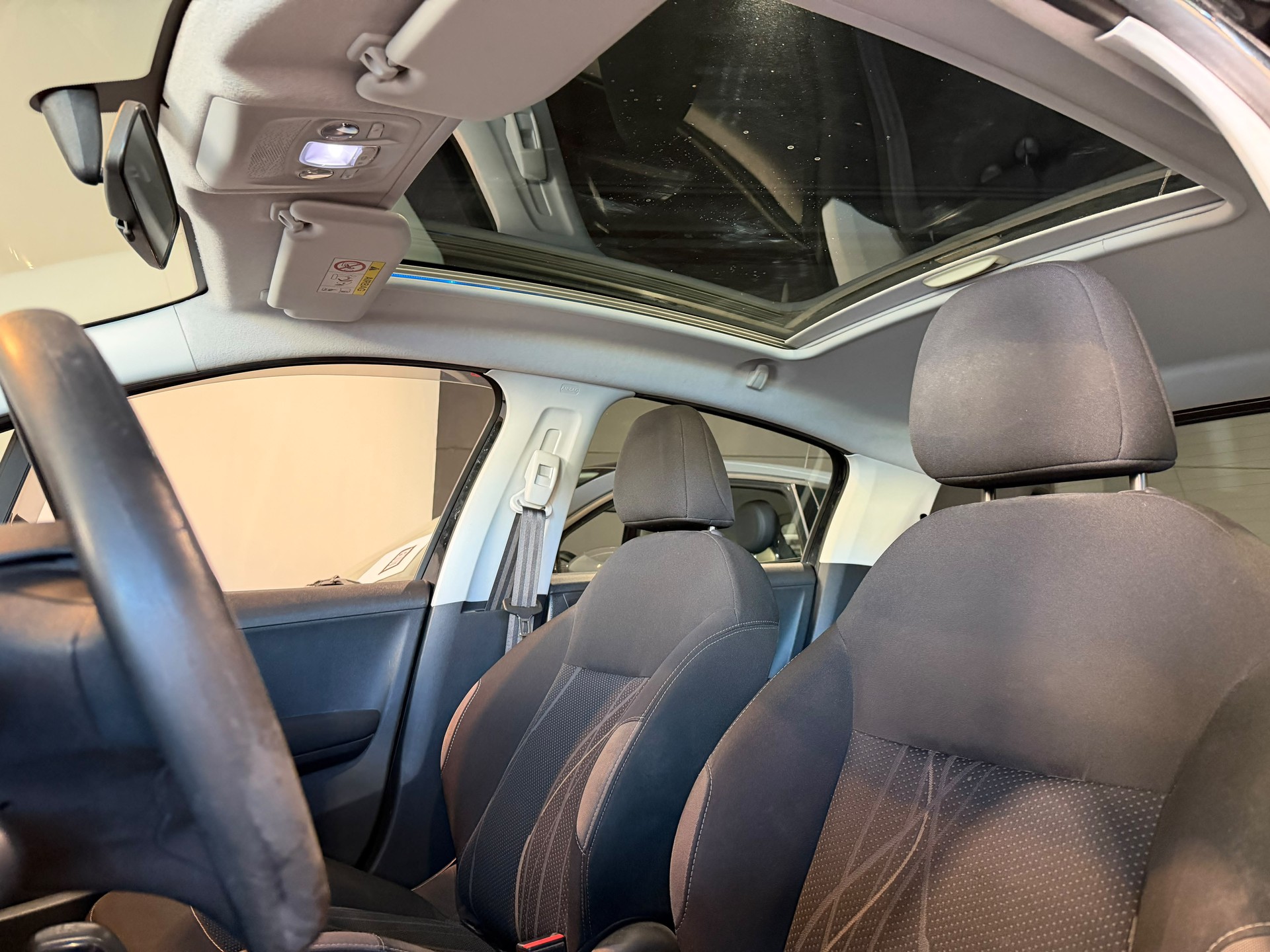 PEUGEOT 208 1.2 VTI Style-image-4
