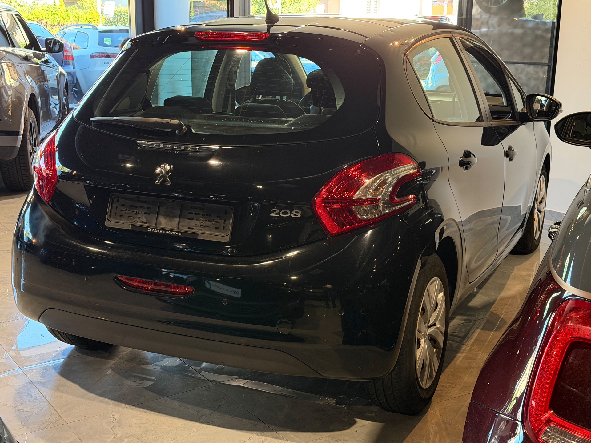 PEUGEOT 208 1.2 VTI Style-image-1
