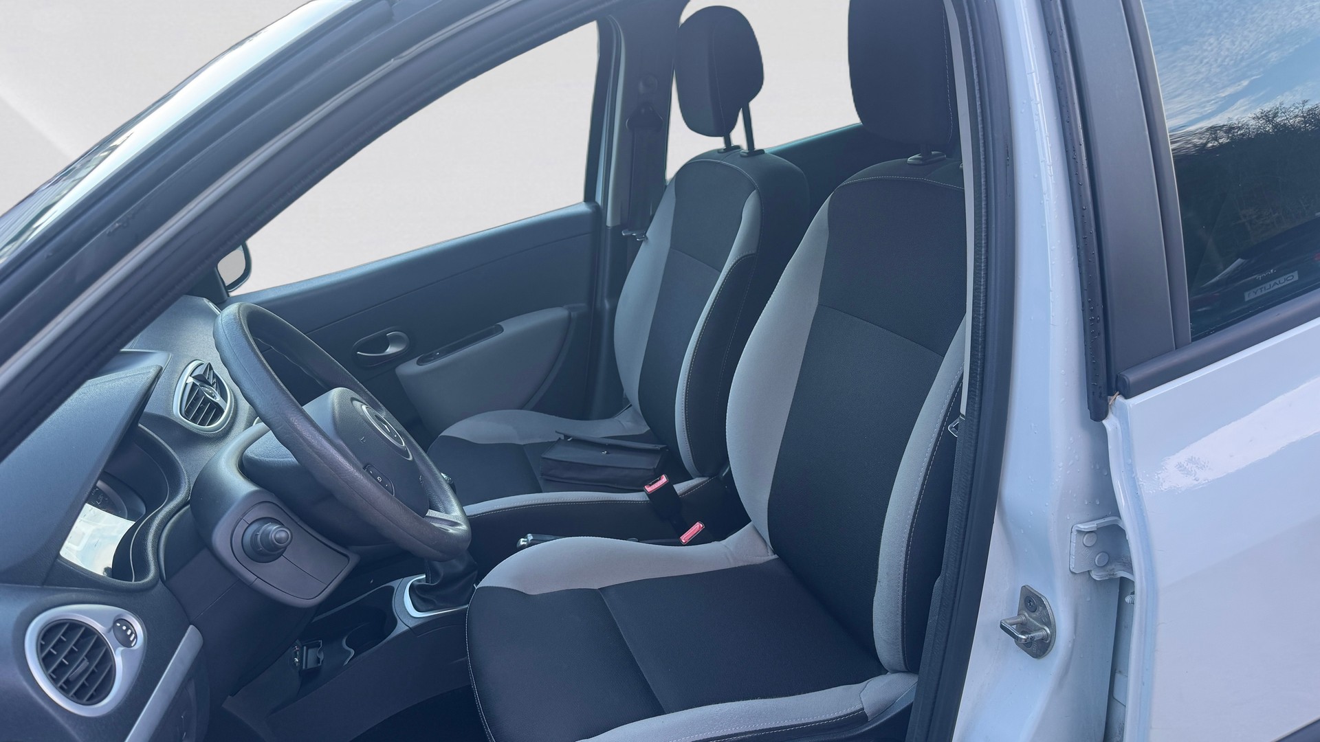 RENAULT Clio Grandtour 1.2 16V Turbo-image-18