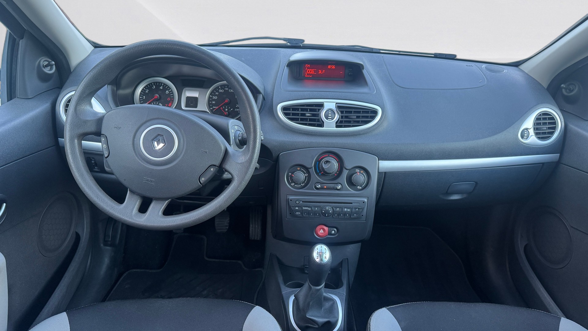 RENAULT Clio Grandtour 1.2 16V Turbo-image-19