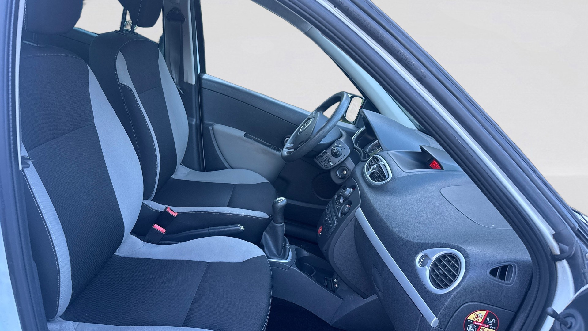 RENAULT Clio Grandtour 1.2 16V Turbo-image-15