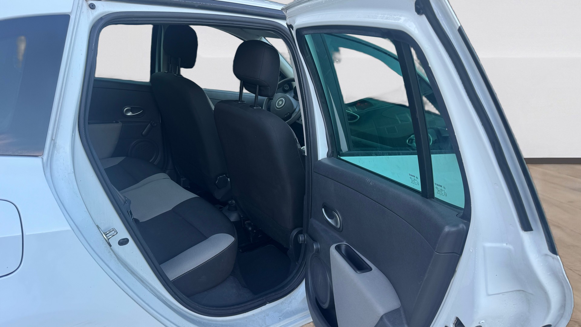 RENAULT Clio Grandtour 1.2 16V Turbo-image-12
