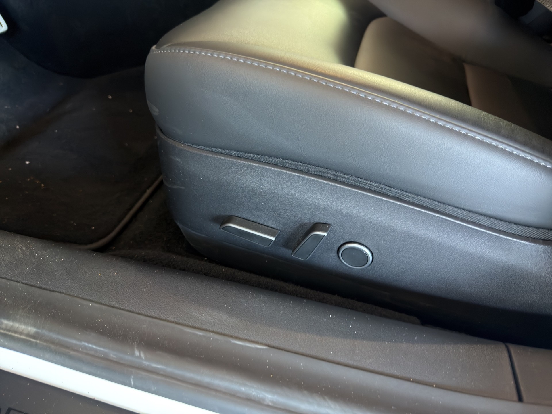 TESLA Model 3 Performance D-image-11