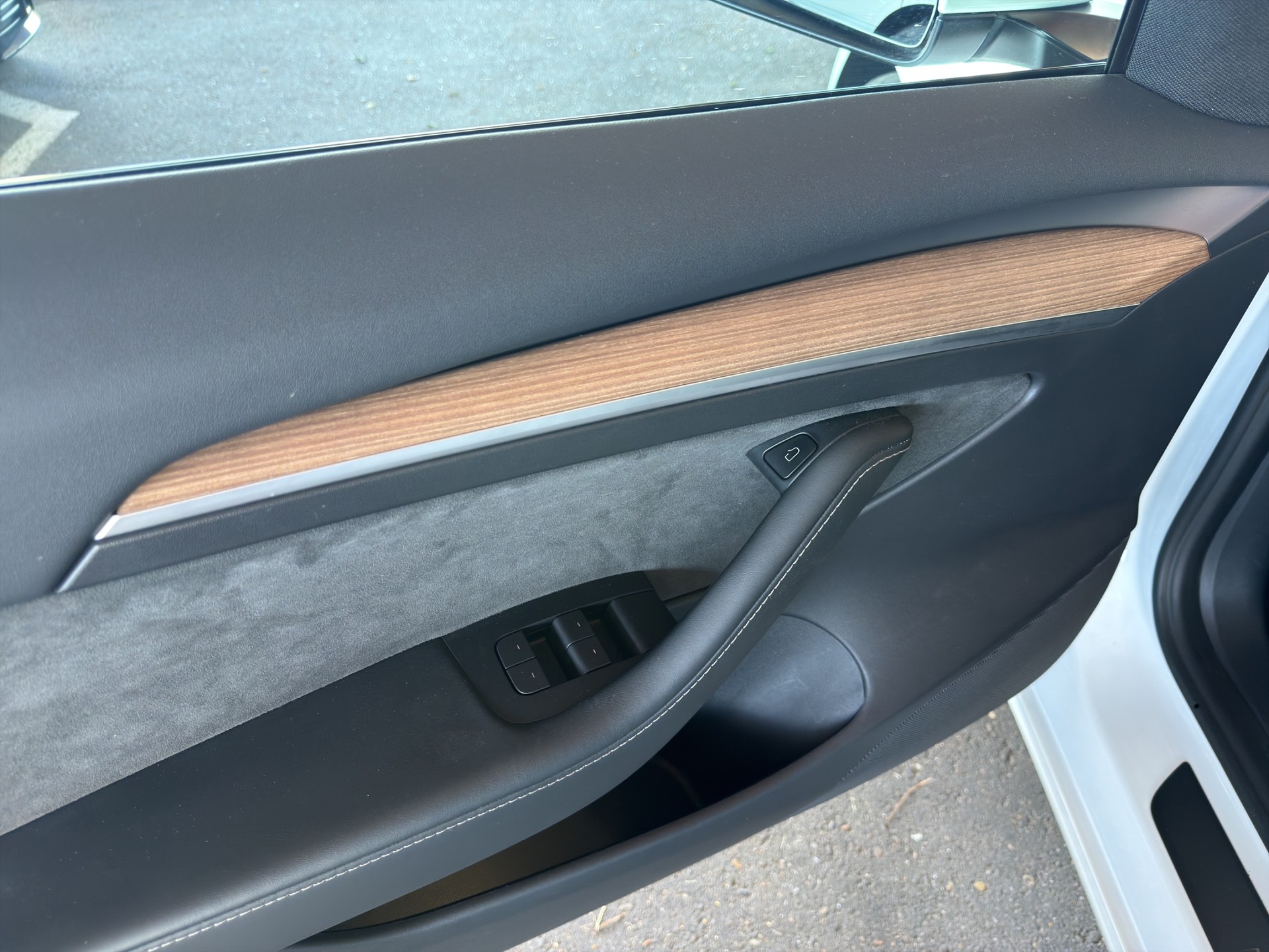 TESLA Model 3 Performance D-image-12