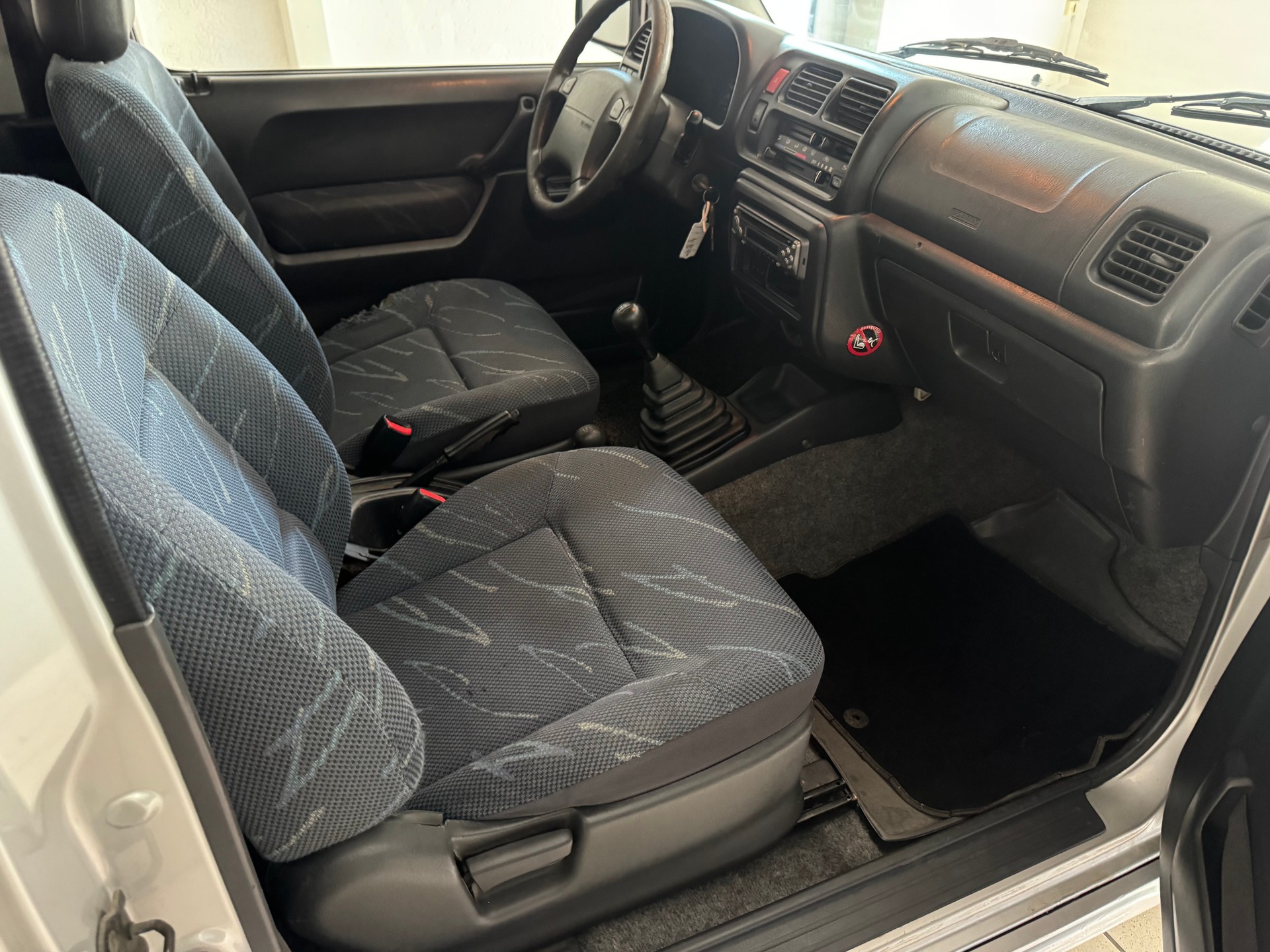 SUZUKI Jimny 1.3 16V JLX-image-10