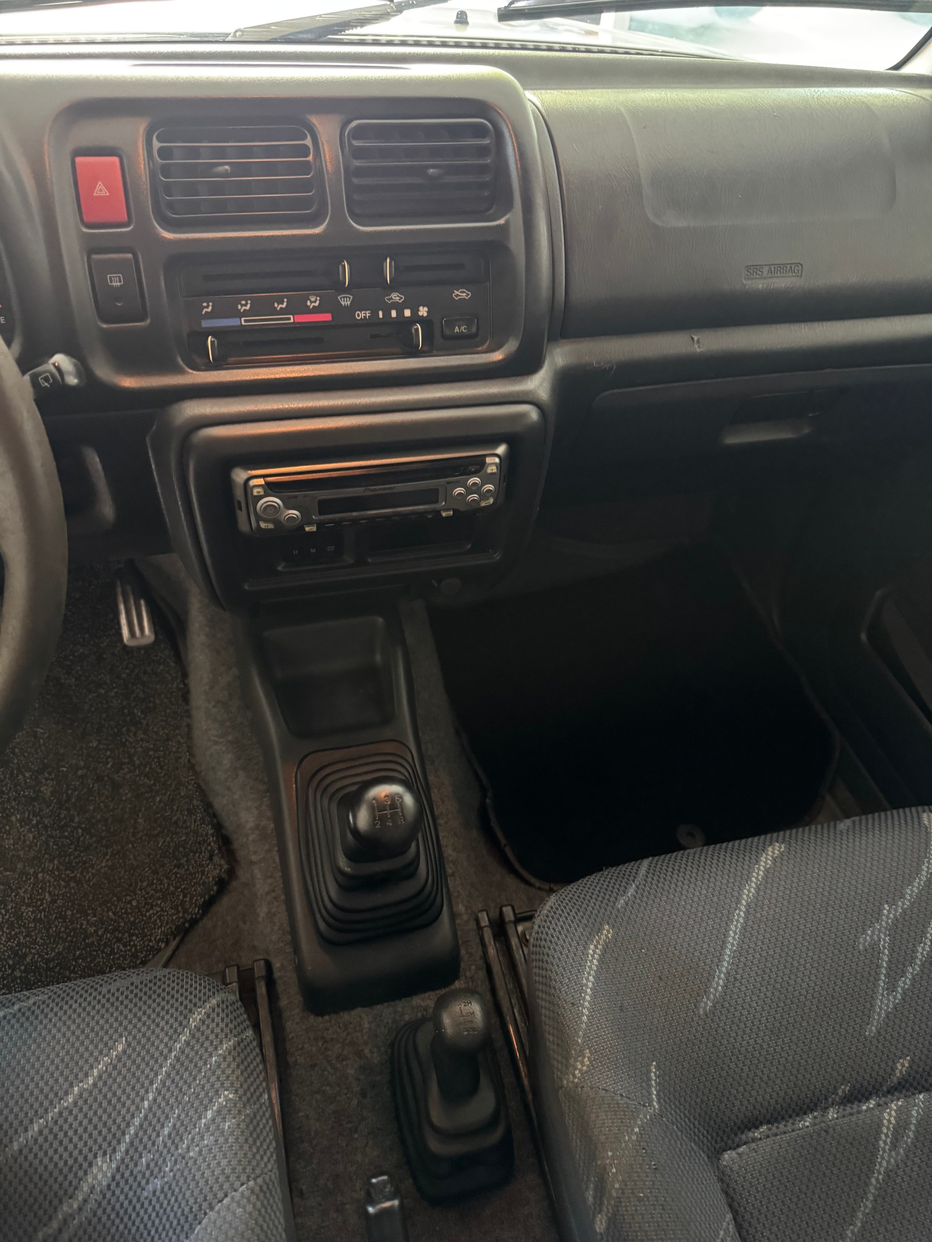 SUZUKI Jimny 1.3 16V JLX-image-8