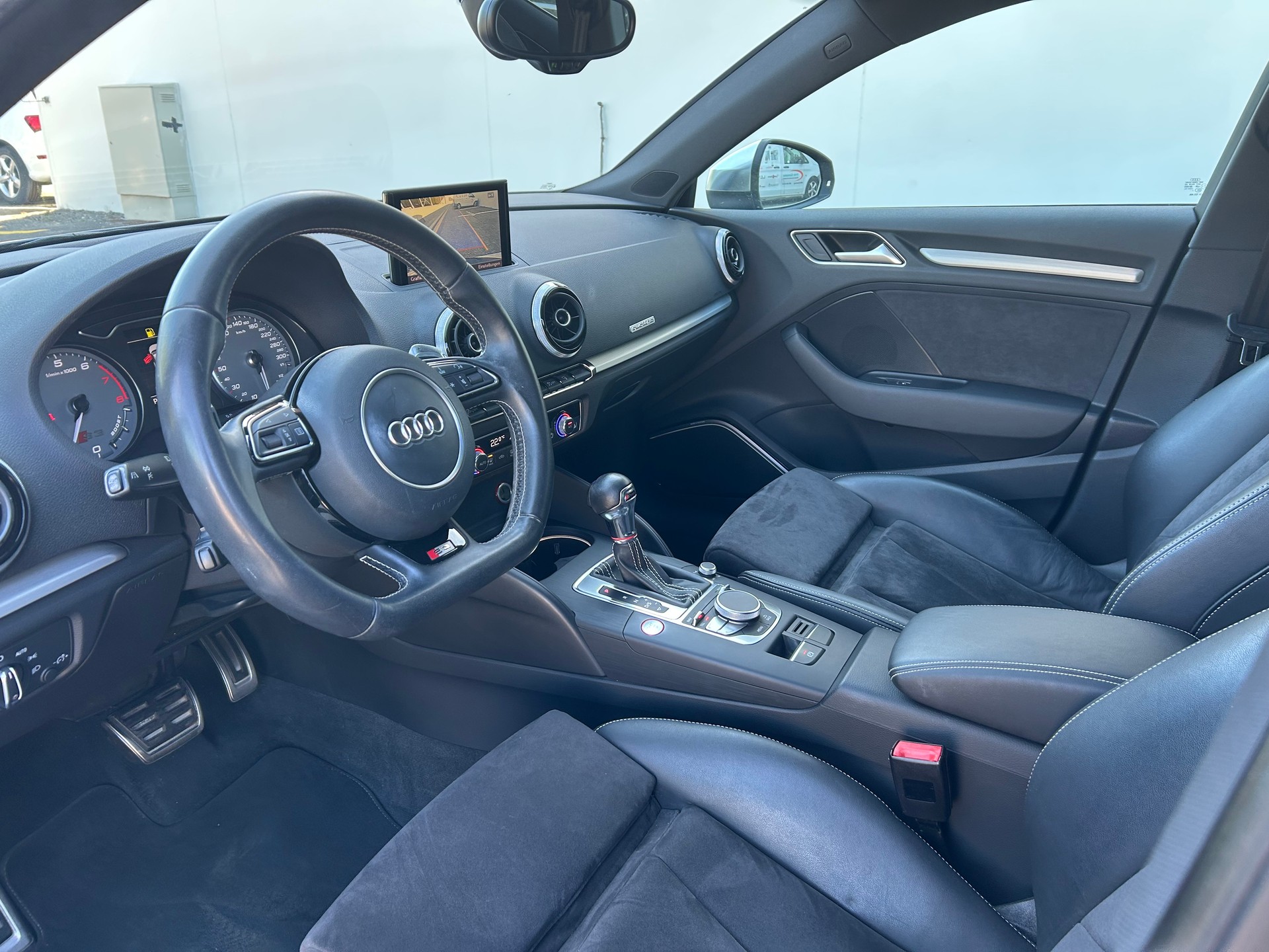 AUDI S3 Sportback 2.0 TFSI quattro S-tronic-image-5
