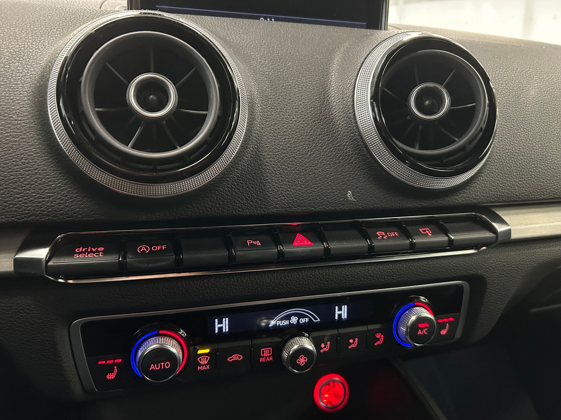 AUDI S3 Sportback 2.0 TFSI quattro S-tronic-image-11