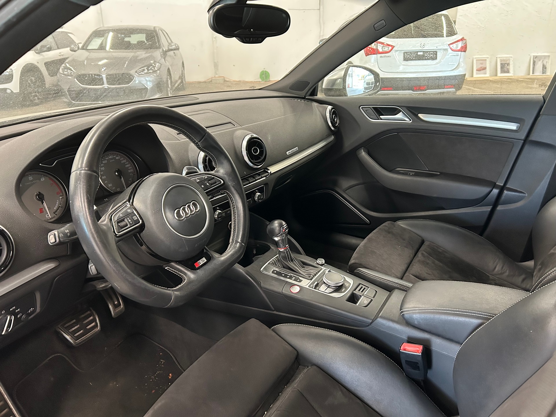 AUDI S3 Sportback 2.0 TFSI quattro S-tronic-image-4