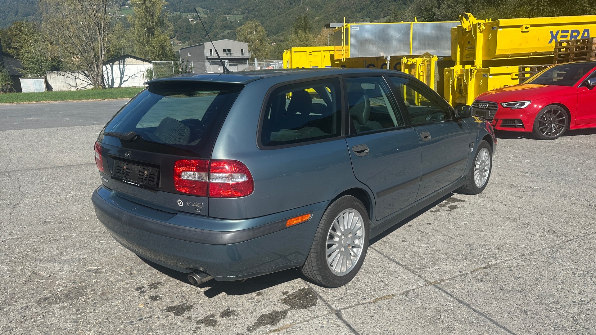 VOLVO V40-image-2
